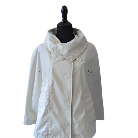 NEW Burberry London White Cape Rain Poncho Jacket Coat Size M $1025 - Picture 3 of 9